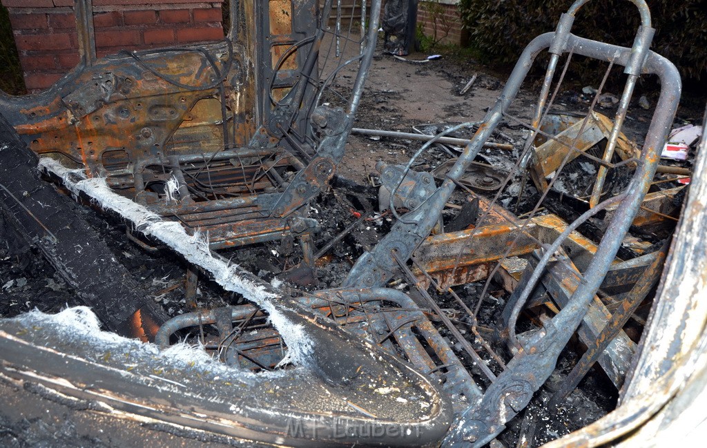 Wohnmobilbrand Koeln Rath Walhallstr P041.JPG - Miklos Laubert